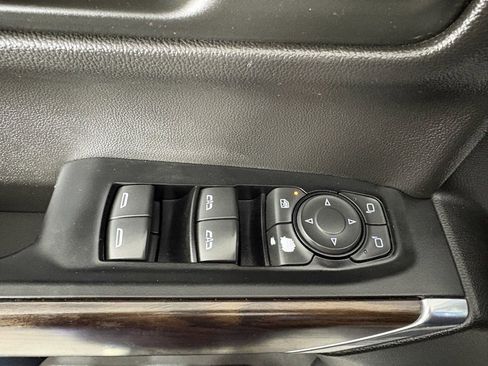 Used 2019 GMC Sierra 1500 SLT image 15