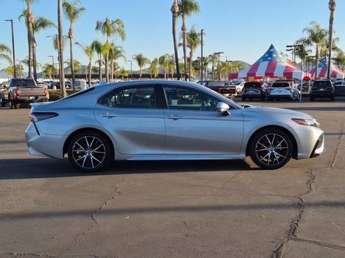 Used 2022 Toyota Camry SE image 4