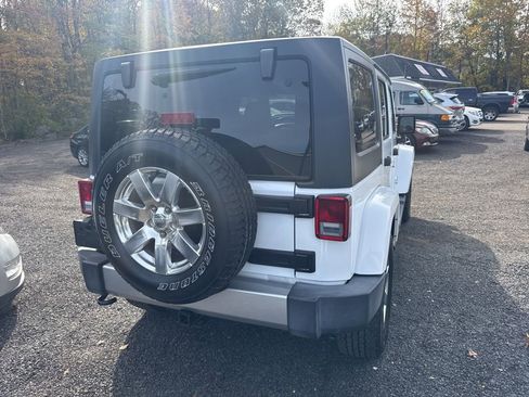 Used 2017 Jeep Wrangler Unlimited Sahara w/ Connectivity Group image 10