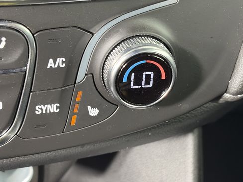 Used 2023 Chevrolet Traverse LT w/ Rear Camera Mirror Package AWD/4WD image 27