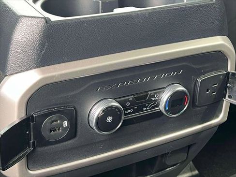 Used 2022 Ford Expedition XLT image 14