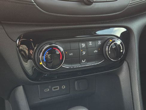 Used 2020 Buick Encore GX Preferred FWD image 22
