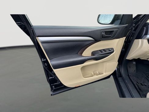 Used 2015 Toyota Highlander Plus image 17