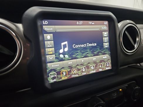 Used 2018 Jeep Wrangler Unlimited Sahara w/ Uconnect 4C Nav & Sound Group AWD/4WD image 19