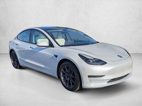 Used 2022 Tesla Model 3 Long Range AWD/4WD image 3