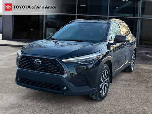 Used 2023 Toyota Corolla Cross XLE image 5