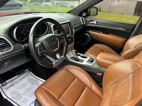 Used 2016 Jeep Grand Cherokee SRT image 9