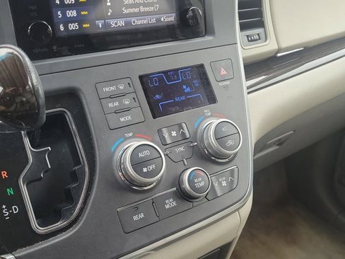 Used 2016 Toyota Sienna XLE image 20