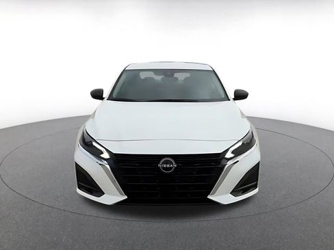 Used 2025 Nissan Altima 2.5 SV FWD image 4