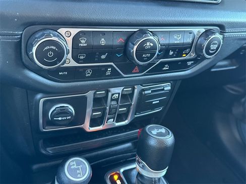 Used 2024 Jeep Wrangler Sahara image 29