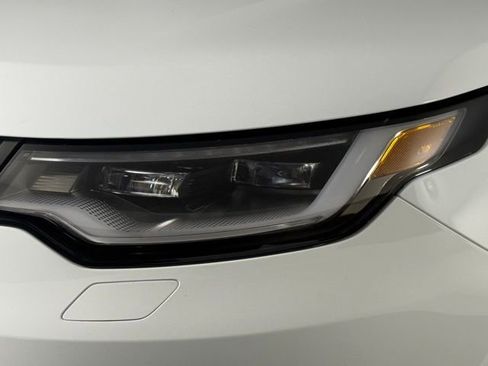 New 2026 Land Rover Discovery S image 12