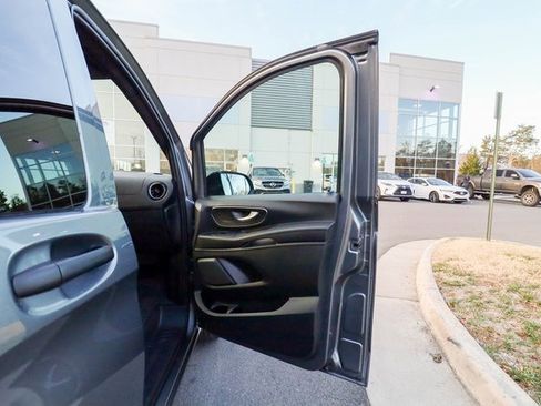 Used 2022 Mercedes-Benz Metris Passenger image 41