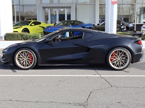 Used 2023 Chevrolet Corvette Z06 w/ Z07 Performance Package image 7