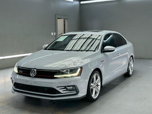 Used 2017 Volkswagen Jetta GLI FWD image 3