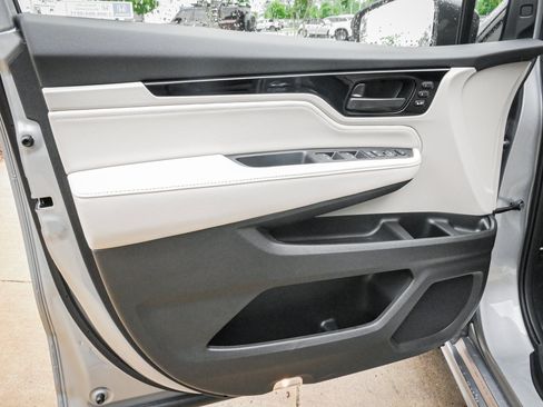 New 2026 Honda Odyssey Touring image 14