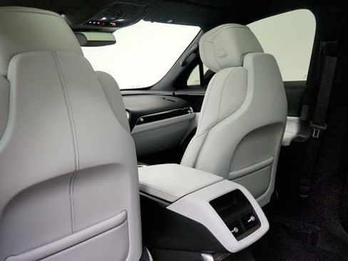 Used 2024 Cadillac Lyriq Luxury AWD/4WD image 47