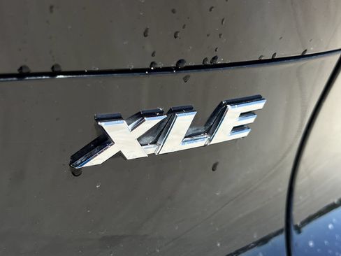 Used 2023 Toyota Venza XLE AWD/4WD image 7