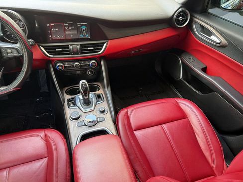 Used 2020 Alfa Romeo Giulia Ti w/ Active Blind Spot Package AWD/4WD image 29