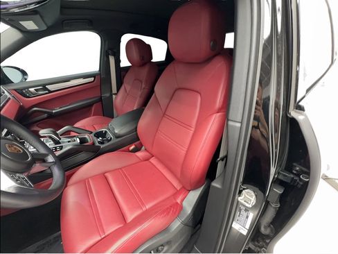 Used 2023 Porsche Cayenne Platinum Edition AWD/4WD image 10