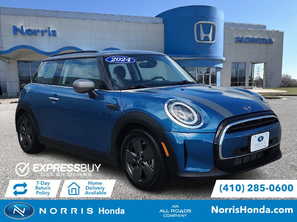 Used 2024 MINI Cooper 2-Door Hardtop FWD image 1