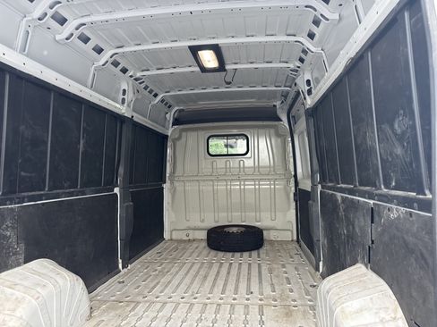 Used 2025 RAM ProMaster 2500 w/ Convenience Group FWD image 8