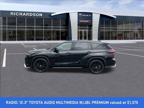 Used 2023 Toyota Highlander XSE AWD/4WD image 2