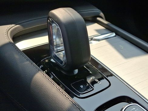 Certified 2024 Volvo XC90 B5 Core w/ Protection Package Premier image 15