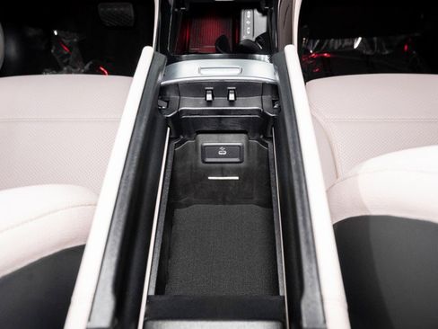 Certified 2026 Mercedes-Benz GLC 300 image 24