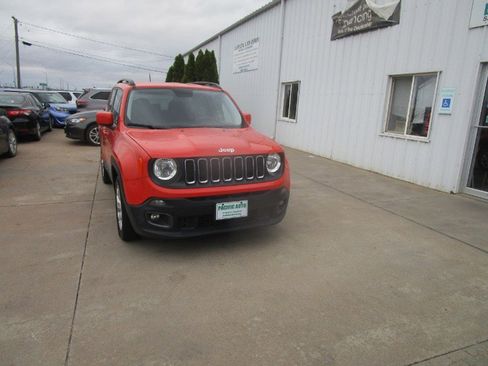 Used 2017 Jeep Renegade Latitude image 3