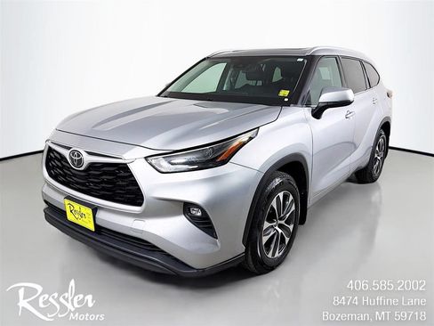 Used 2022 Toyota Highlander XLE AWD/4WD image 1