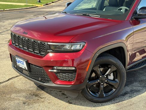 Used 2024 Jeep Grand Cherokee Limited w/ Luxury Tech Group II AWD/4WD image 8