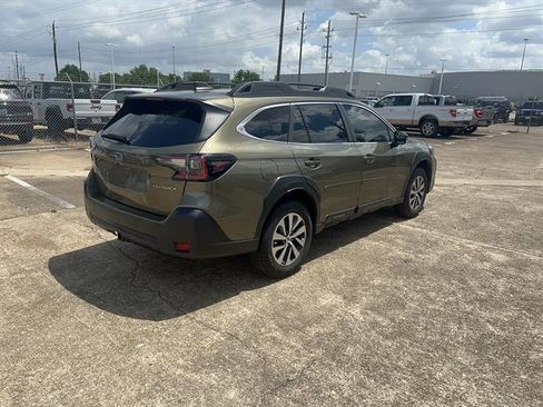 Used 2024 Subaru Outback Premium image 5