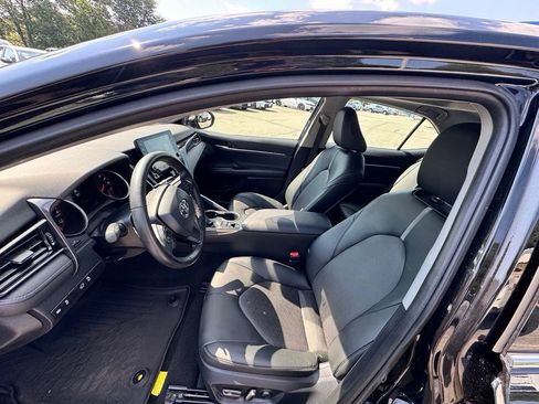 Used 2023 Toyota Camry XSE FWD image 9