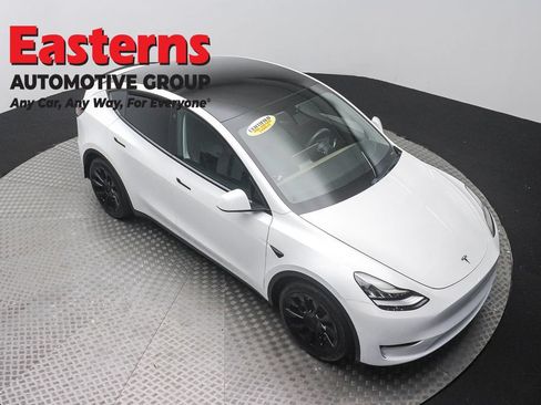 Used 2021 Tesla Model Y Long Range AWD/4WD image 3