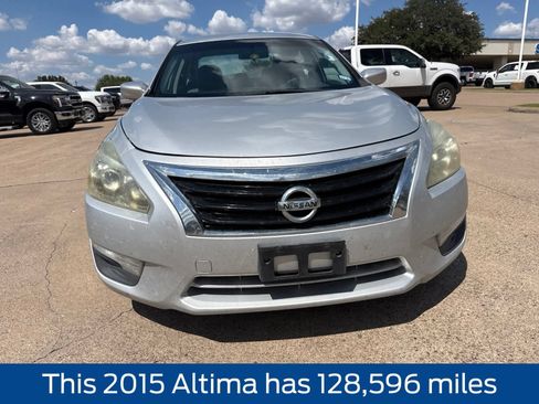 Used 2015 Nissan Altima 2.5 S w/ Sport Value Package FWD image 2