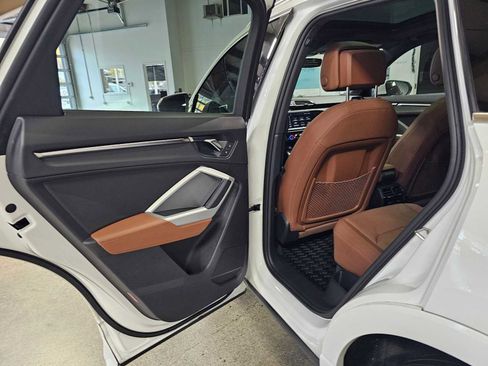 Used 2022 Audi Q3 2.0T Premium w/ Convenience Package image 15