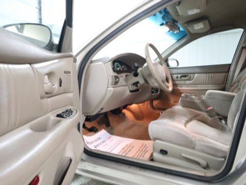 Used 2002 Buick Century Custom w/ Custom Premium Pkg image 9