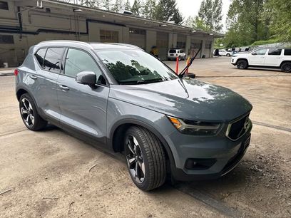 Used 2020 Volvo XC40 T5 Momentum w/ Protection Package Premier