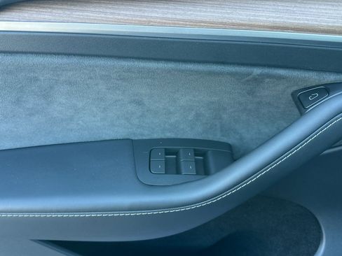 Used 2024 Tesla Model Y Long Range image 11