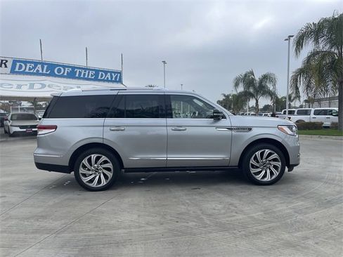 Used 2022 Lincoln Navigator Reserve image 9