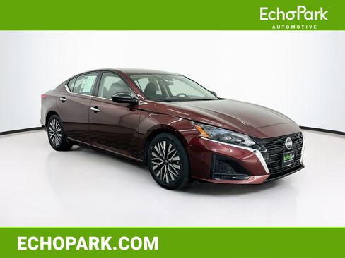 Used 2024 Nissan Altima 2.5 SV FWD image 1