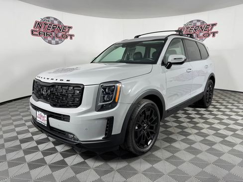 Used 2022 Kia Telluride SX w/ SX Prestige Package image 3