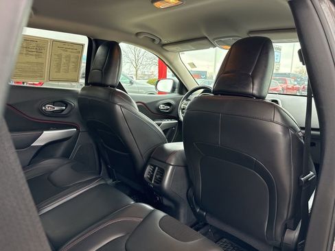 Used 2018 Jeep Cherokee Trailhawk w/ Cold Weather Group image 36