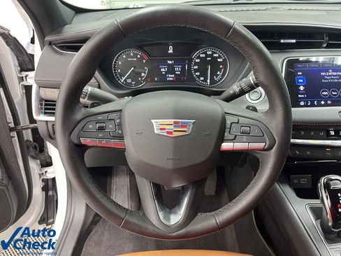 Used 2023 Cadillac XT4 Premium Luxury image 17