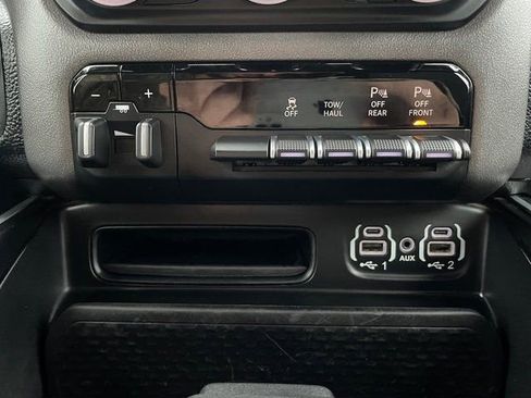 Used 2021 RAM 1500 Big Horn image 22