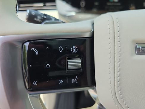 New 2026 Land Rover Range Rover Long Wheelbase SE AWD/4WD image 17