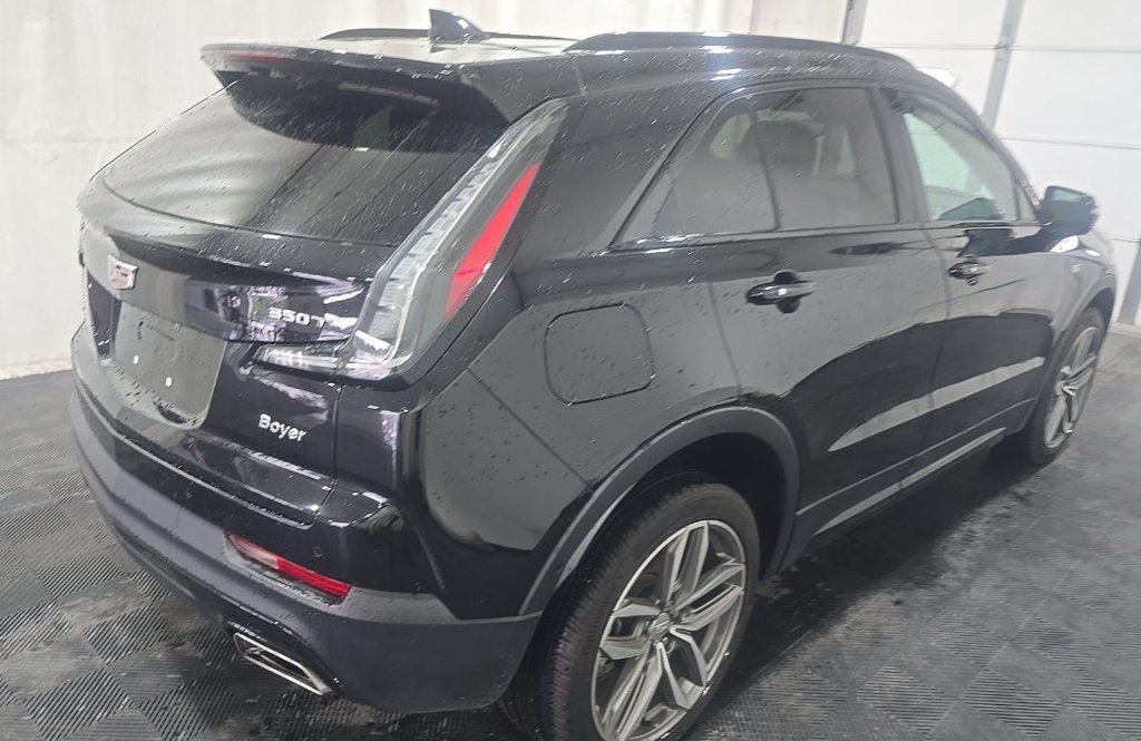 Used 2022 Cadillac XT4 Sport w/ Sun And Sound Package AWD/4WD image 3