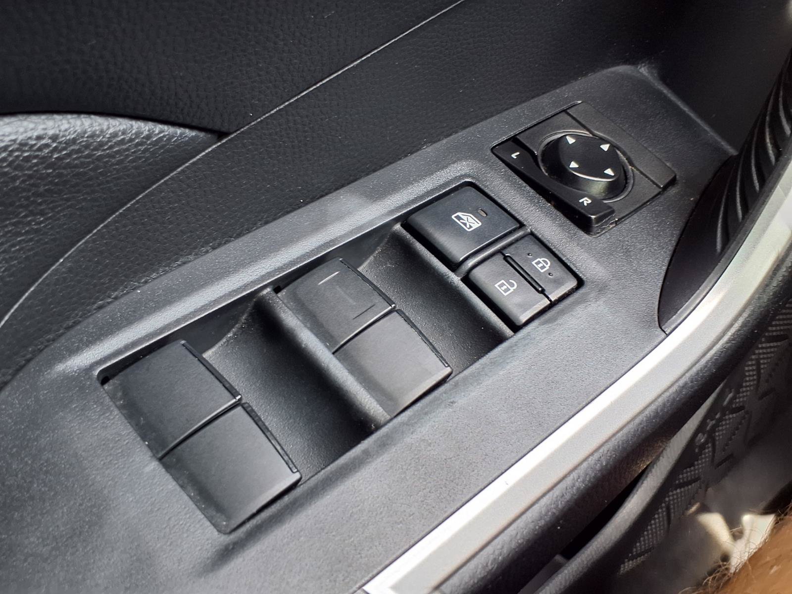 Used 2019 Toyota RAV4 LE FWD image 10