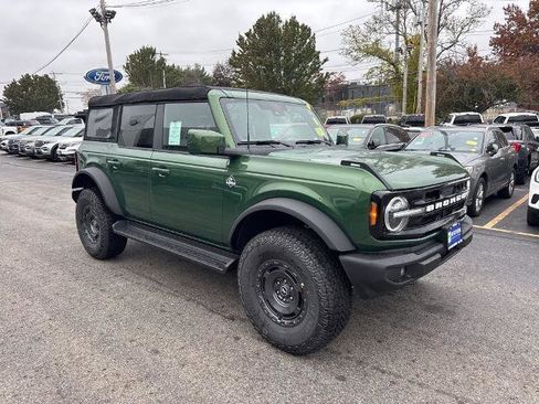 New 2025 Ford Bronco Outer Banks w/ Sasquatch Package AWD/4WD image 3