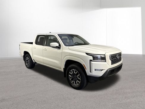 Used 2024 Nissan Frontier SL w/ Technology Package AWD/4WD image 3